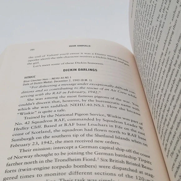 Robin Hutton War Animals Hardcover 1st Printing WWII History Remainder Good - Picture 10 of 10